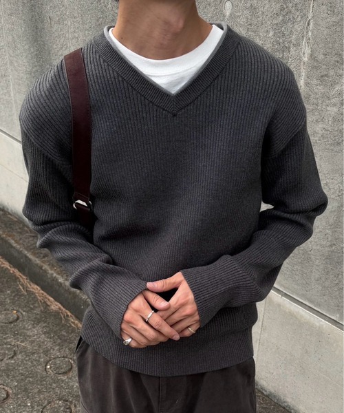 Perushu(ペルーシュ)の「Double Neck Ribbed VNeck Knit/ダブル ネック リブ Vネック ニット(ニット/セーター・メンズ・ベージュ/チャコールグレー/ブラック・MEDIUM/LARGE)」の9枚目の写真