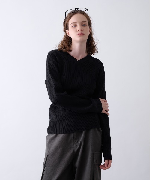 Perushu(ペルーシュ)の「Double Neck Ribbed VNeck Knit/ダブル ネック リブ Vネック ニット(ニット/セーター・メンズ・ベージュ/チャコールグレー/ブラック・MEDIUM/LARGE)」の12枚目の写真