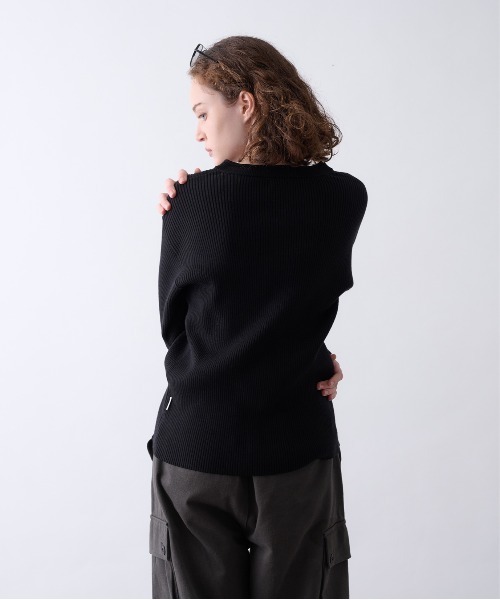 Perushu(ペルーシュ)の「Double Neck Ribbed VNeck Knit/ダブル ネック リブ Vネック ニット(ニット/セーター・メンズ・ベージュ/チャコールグレー/ブラック・MEDIUM/LARGE)」の17枚目の写真