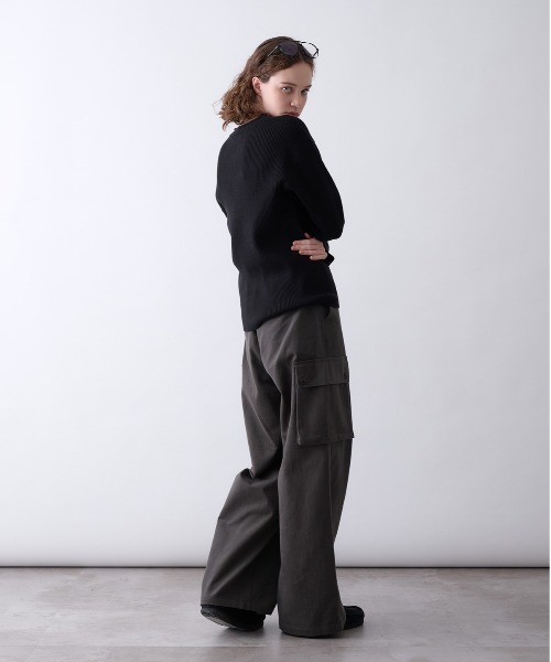 Perushu(ペルーシュ)の「Double Neck Ribbed VNeck Knit/ダブル ネック リブ Vネック ニット(ニット/セーター・メンズ・ベージュ/チャコールグレー/ブラック・MEDIUM/LARGE)」の20枚目の写真