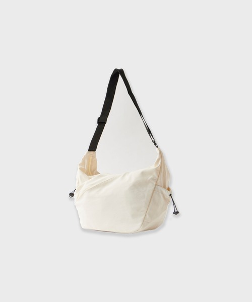 UNSTOA(アンストア)の「Zip Design Shoulder Bag 秋服 冬服(ショルダーバッグ・レディース・アイボリー/ブラック・FREE)」の1枚目の写真