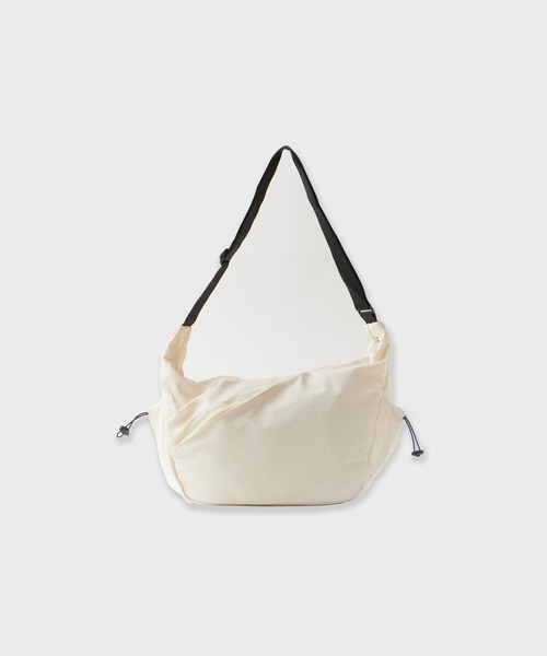 UNSTOA(アンストア)の「Zip Design Shoulder Bag 秋服 冬服(ショルダーバッグ・レディース・アイボリー/ブラック・FREE)」の6枚目の写真