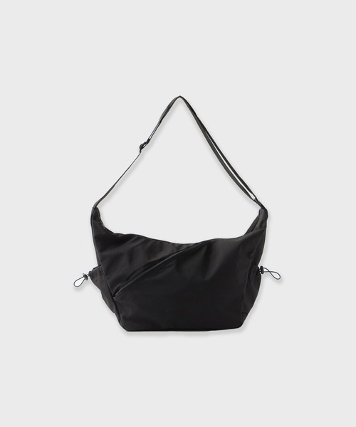 UNSTOA(アンストア)の「Zip Design Shoulder Bag 秋服 冬服(ショルダーバッグ・レディース・アイボリー/ブラック・FREE)」の4枚目の写真
