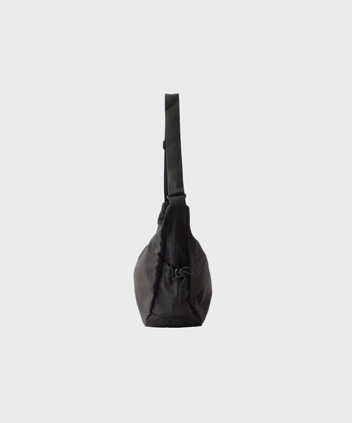 UNSTOA(アンストア)の「Zip Design Shoulder Bag 秋服 冬服(ショルダーバッグ・レディース・アイボリー/ブラック・FREE)」の5枚目の写真