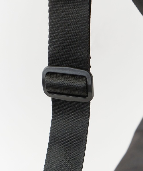 UNSTOA(アンストア)の「Zip Design Shoulder Bag 秋服 冬服(ショルダーバッグ・レディース・アイボリー/ブラック・FREE)」の8枚目の写真