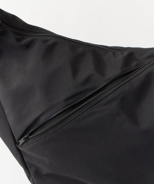 UNSTOA(アンストア)の「Zip Design Shoulder Bag 秋服 冬服(ショルダーバッグ・レディース・アイボリー/ブラック・FREE)」の10枚目の写真
