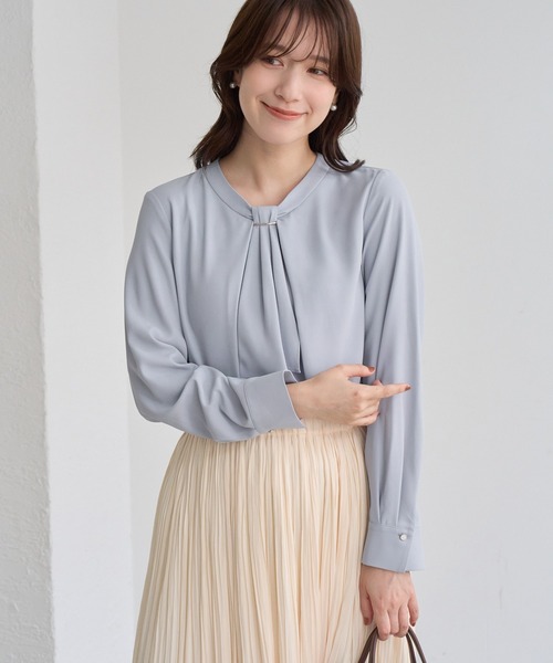 ROPE' PICNIC(ロペピクニック)の「【WEB限定サイズ】メタルパーツ フロントフリル タイ ロングスリーブ ブラウス(シャツ/ブラウス・レディース・ホワイト/チャコールグレー/ベージュ/サックスブルー・S/M/L)」の4枚目の写真