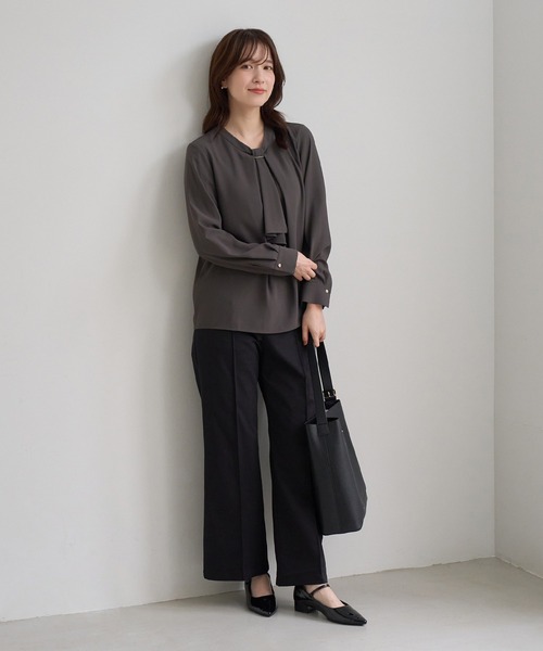 ROPE' PICNIC(ロペピクニック)の「【WEB限定サイズ】メタルパーツ フロントフリル タイ ロングスリーブ ブラウス(シャツ/ブラウス・レディース・ホワイト/チャコールグレー/ベージュ/サックスブルー・S/M/L)」の5枚目の写真