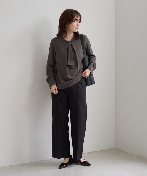 ROPE' PICNIC(ロペピクニック)の「【WEB限定サイズ】メタルパーツ フロントフリル タイ ロングスリーブ ブラウス(シャツ/ブラウス・レディース・ホワイト/チャコールグレー/ベージュ/サックスブルー・S/M/L)」の6枚目の写真