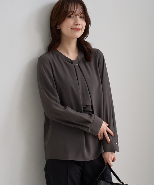 ROPE' PICNIC(ロペピクニック)の「【WEB限定サイズ】メタルパーツ フロントフリル タイ ロングスリーブ ブラウス(シャツ/ブラウス・レディース・ホワイト/チャコールグレー/ベージュ/サックスブルー・S/M/L)」の7枚目の写真