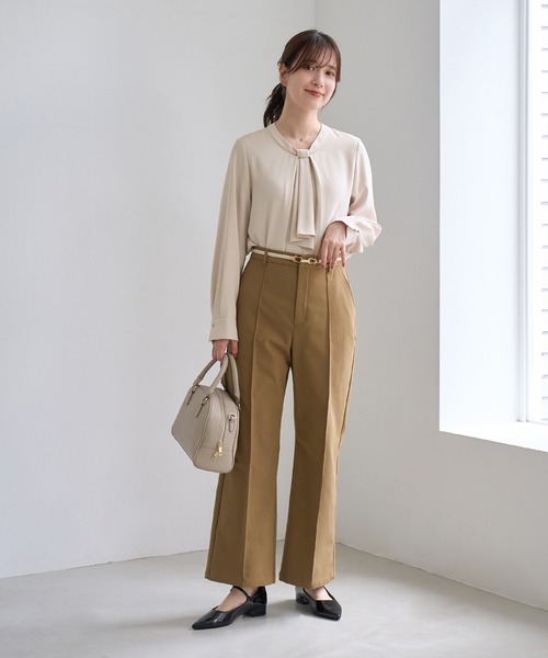 ROPE' PICNIC(ロペピクニック)の「【WEB限定サイズ】メタルパーツ フロントフリル タイ ロングスリーブ ブラウス(シャツ/ブラウス・レディース・ホワイト/チャコールグレー/ベージュ/サックスブルー・S/M/L)」の11枚目の写真