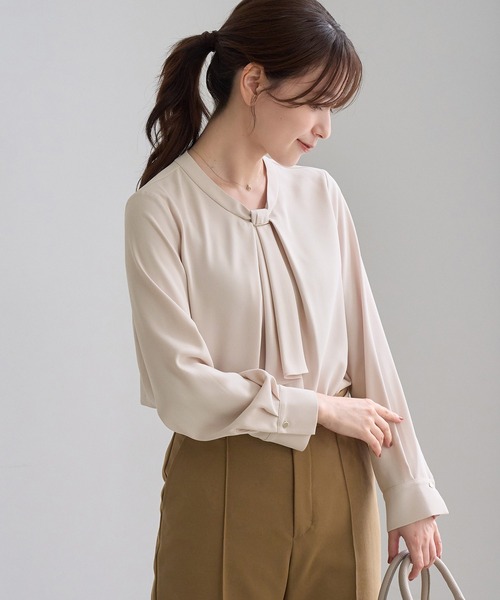 ROPE' PICNIC(ロペピクニック)の「【WEB限定サイズ】メタルパーツ フロントフリル タイ ロングスリーブ ブラウス(シャツ/ブラウス・レディース・ホワイト/チャコールグレー/ベージュ/サックスブルー・S/M/L)」の13枚目の写真