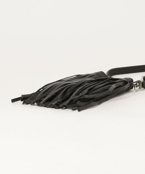 ROSE BUD(ローズバッド)の「FRINGE POCKET CHARM(ボディバッグ/ウエストポーチ・レディース・ブラック・ONE SIZE)」の4枚目の写真