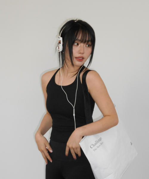 RITZYSEOUL（リッジソウル）の「[カップ内蔵] アクティブノースリーブ（Tシャツ/カットソー・レディース・ダークグレー/ブラック/アイボリー/ホワイト/ネイビー/オリーブ/ライトグレー・LARGE/MEDIUM/SMALL）」の8枚目の写真