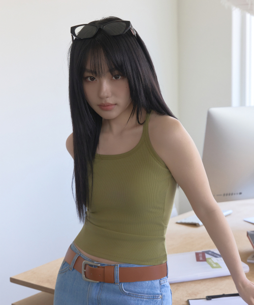 RITZYSEOUL（リッジソウル）の「[カップ内蔵] アクティブノースリーブ（Tシャツ/カットソー・レディース・ダークグレー/ブラック/アイボリー/ホワイト/ネイビー/オリーブ/ライトグレー・LARGE/MEDIUM/SMALL）」の9枚目の写真