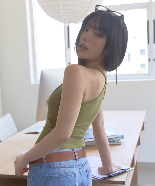 RITZYSEOUL（リッジソウル）の「[カップ内蔵] アクティブノースリーブ（Tシャツ/カットソー・レディース・ダークグレー/ブラック/アイボリー/ホワイト/ネイビー/オリーブ/ライトグレー・LARGE/MEDIUM/SMALL）」の10枚目の写真