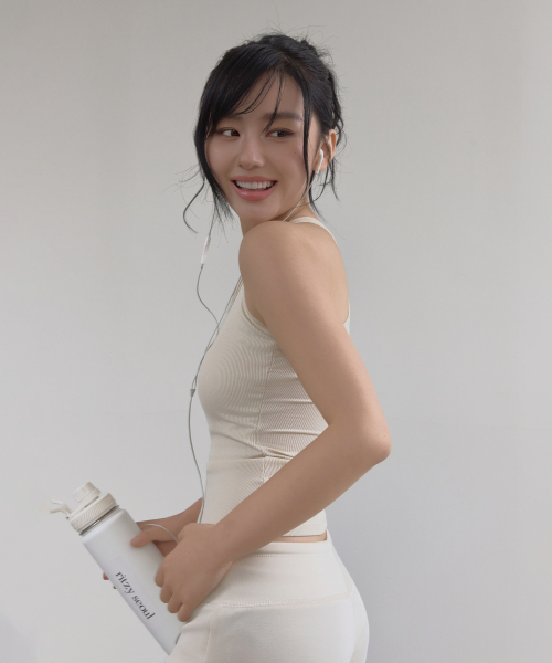 RITZYSEOUL（リッジソウル）の「[カップ内蔵] アクティブノースリーブ（Tシャツ/カットソー・レディース・ダークグレー/ブラック/アイボリー/ホワイト/ネイビー/オリーブ/ライトグレー・LARGE/MEDIUM/SMALL）」の11枚目の写真