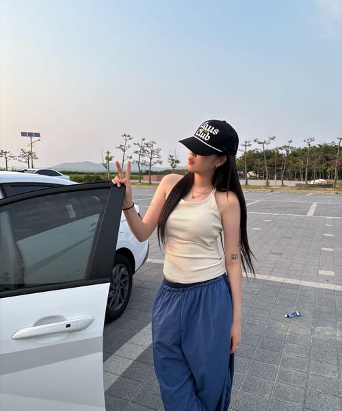 RITZYSEOUL（リッジソウル）の「[カップ内蔵] アクティブノースリーブ（Tシャツ/カットソー・レディース・ダークグレー/ブラック/アイボリー/ホワイト/ネイビー/オリーブ/ライトグレー・LARGE/MEDIUM/SMALL）」の19枚目の写真