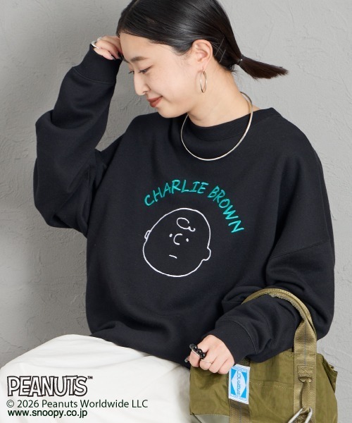 PEANUTS（ピーナッツ）の「[PEANUTS×JEANS FACTORY/ピーナッツ×ジーンズ ファクトリー] チャーリー・ブラウン / サガラ刺繍クルーネックスウェット（スウェット・レディース・オフホワイト/グレー/ブラック・S/L/M）」の2枚目の写真