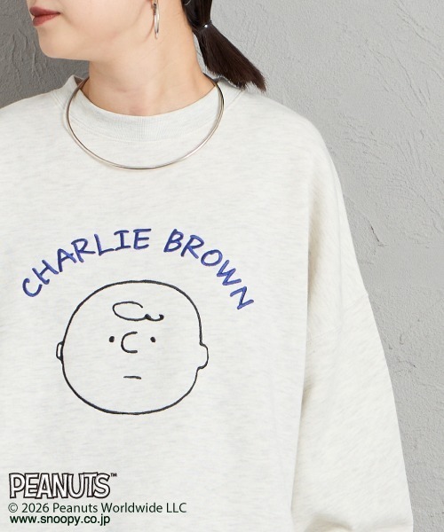 PEANUTS（ピーナッツ）の「[PEANUTS×JEANS FACTORY/ピーナッツ×ジーンズ ファクトリー] チャーリー・ブラウン / サガラ刺繍クルーネックスウェット（スウェット・レディース・オフホワイト/グレー/ブラック・S/L/M）」の12枚目の写真