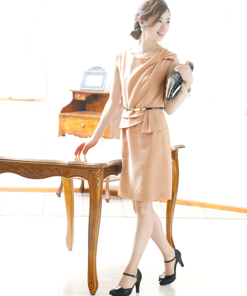 PourVous(プールヴー)の「結婚式 ワンピースドレスぺプラムデザインノースリーブ&ミニ丈 大きいサイズ フォーマル オケージョンドレス お呼ばれ 二次会 成人式 (ドレス・レディース・ネイビー/ピンクベージュ/ベージュ・L/M/S/XL/4L/XXL)」の4枚目の写真