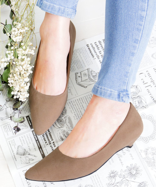 KOBE LETTUCE(コウベレタス)の「3cmヒールクッションポインテッドトゥパンプス(パンプス・レディース・ワイン/レッド系その他/ブラック系その他3/ピンク系その他/ブラック系その他2/ベージュ系その他/ベージュ系その他2/キャメル/マスタード/ダークベージュ/ネイビー/ブラック系その他/ピンク系その他2/グレー系その他/ホワイト系その他/サックスブルー/グリーン/ライトベージュ/ピンク系その他3/ラベンダー/レンガ/プラム/レモンイエロー/ベージュ系その他3/パイソン・S/M/LL/L/SS/XL/XS)」の7枚目の写真