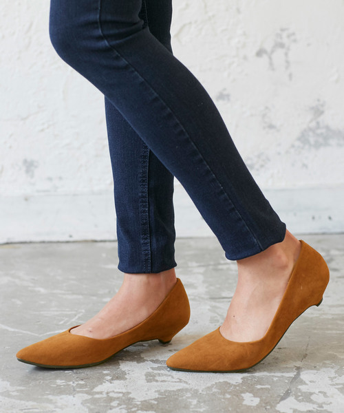 KOBE LETTUCE(コウベレタス)の「3cmヒールクッションポインテッドトゥパンプス(パンプス・レディース・ワイン/レッド系その他/ブラック系その他3/ピンク系その他/ブラック系その他2/ベージュ系その他/ベージュ系その他2/キャメル/マスタード/ダークベージュ/ネイビー/ブラック系その他/ピンク系その他2/グレー系その他/ホワイト系その他/サックスブルー/グリーン/ライトベージュ/ピンク系その他3/ラベンダー/レンガ/プラム/レモンイエロー/ベージュ系その他3/パイソン・S/M/LL/L/SS/XL/XS)」の17枚目の写真