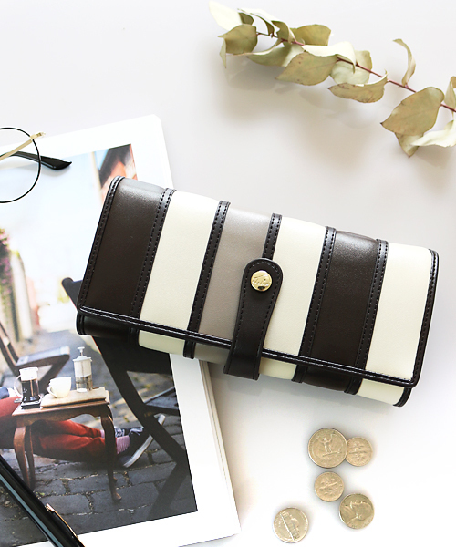 Clelia(クレリア)の「マルチカラー大容量アコーディオン長財布(財布・レディース・パープル系その他/レッド系その他/エメラルド/ピンク系その他/モカ/ラベンダー/ブルー系その他/レッド系その他2/ピンク系その他2/ブルー系その他2/ブラウン系その他/レッド系その他3/イエロー系その他/ブラウン系その他2/その他2/その他1/ピンク系その他3/パープル系その他2/ブラウン系その他3/グレー系その他/ブラウン系その他4/イエロー系その他2/ブラック/ベージュ/ネイビー/チョコ/キャメル/その他3/その他4/ブラウン系その他5/ピンク系その他4/ピンク×イエロー/グリーン×オレンジ/イエロー×グレー/ブラウン系その他6/バーガンディー/ピンク/ライトグリーン/ライトブラウン/モスグリーン/イエロー系その他3/グリーン系その他/A/D/B/C・ONE SIZE)」の6枚目の写真