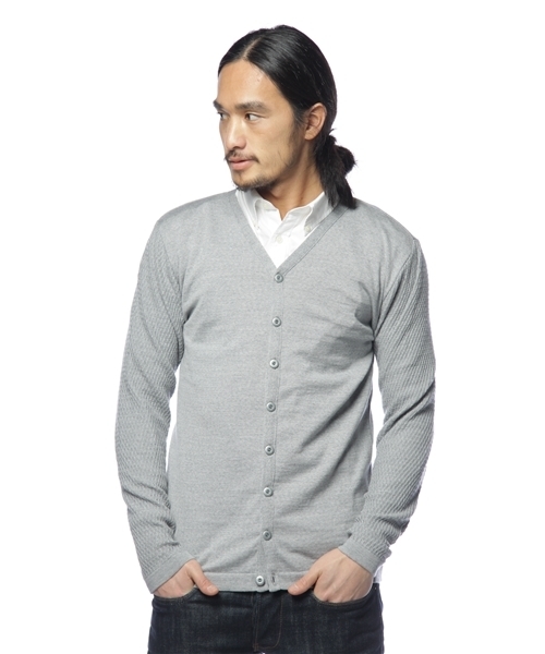 SHIPS(シップス)の「SNS HERNING: V/NECK CARDIGAN(カーディガン/ボレロ・メンズ・グレー/ネイビー・MEDIUM/LARGE/SMALL)」の2枚目の写真
