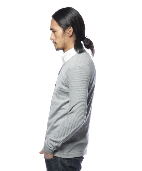 SHIPS(シップス)の「SNS HERNING: V/NECK CARDIGAN(カーディガン/ボレロ・メンズ・グレー/ネイビー・MEDIUM/LARGE/SMALL)」の3枚目の写真