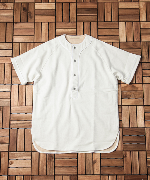 AUGUSTE PRESENTATION(オーギュストプレゼンテーション)の「AUGUSTE PRESENTATION/ベースボールシャツ(Tシャツ/カットソー・メンズ・オフホワイト・MEDIUM/LARGE)」の1枚目の写真