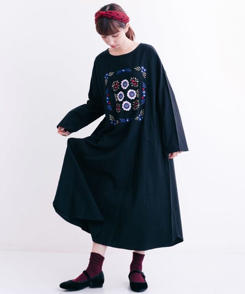 MERLOT（メルロー）の「しんでんのおにわししゅうワンピース7262（ワンピース・レディース・ベージュ/ブラック/パープル・FREE）」の2枚目の写真