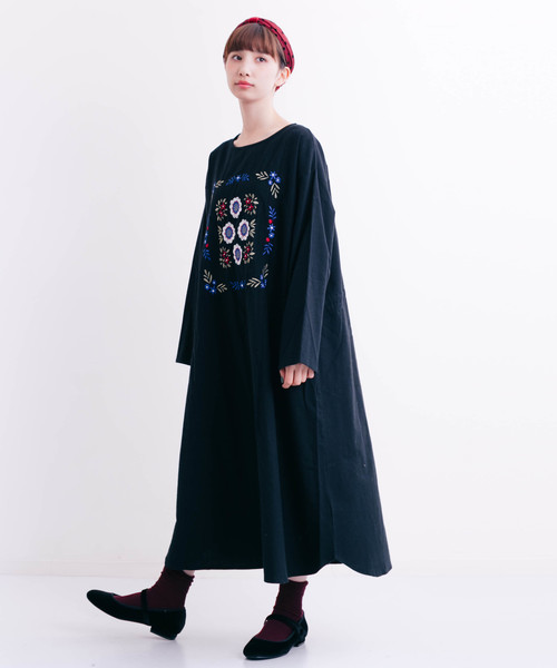 MERLOT（メルロー）の「しんでんのおにわししゅうワンピース7262（ワンピース・レディース・ベージュ/ブラック/パープル・FREE）」の9枚目の写真