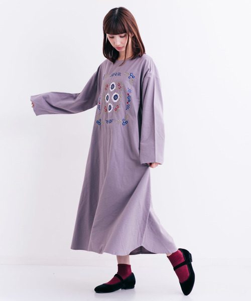 MERLOT（メルロー）の「しんでんのおにわししゅうワンピース7262（ワンピース・レディース・ベージュ/ブラック/パープル・FREE）」の7枚目の写真