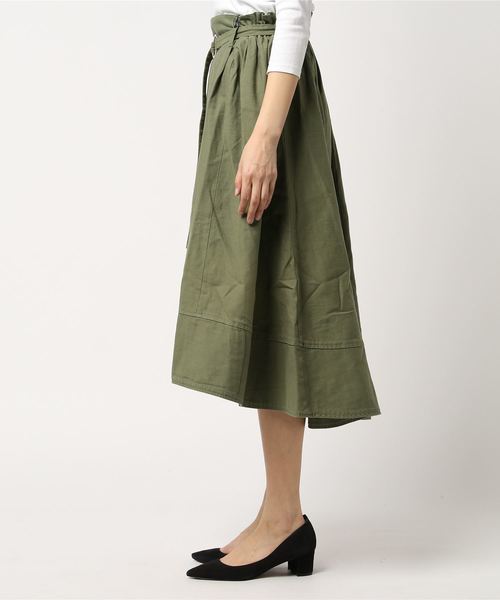 AVIREX（アヴィレックス）の「AVIREX/アヴィレックス/バックサテン ベルト付き スカート/BACK GATHERED SATIN SKIRT WITH BELT（スカート・レディース・アイボリー/オリーブ・FREE）」の3枚目の写真