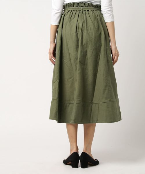AVIREX（アヴィレックス）の「AVIREX/アヴィレックス/バックサテン ベルト付き スカート/BACK GATHERED SATIN SKIRT WITH BELT（スカート・レディース・アイボリー/オリーブ・FREE）」の4枚目の写真