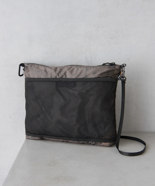 BURLAP OUTFITTER(バーラップアウトフィッター)の「【BURLAP OUTFITTER×ear】(RED LIST)サコッシュ(ショルダーバッグ・レディース・ブラック・FREE)」の2枚目の写真