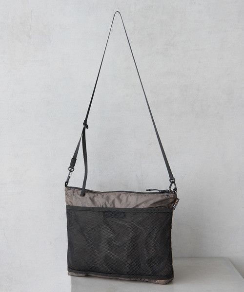 BURLAP OUTFITTER(バーラップアウトフィッター)の「【BURLAP OUTFITTER×ear】(RED LIST)サコッシュ(ショルダーバッグ・レディース・ブラック・FREE)」の7枚目の写真