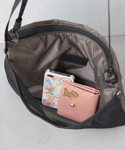BURLAP OUTFITTER(バーラップアウトフィッター)の「【BURLAP OUTFITTER×ear】(RED LIST)サコッシュ(ショルダーバッグ・レディース・ブラック・FREE)」の12枚目の写真