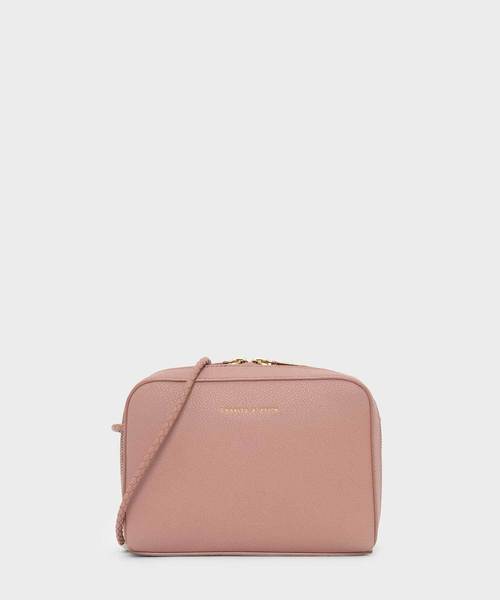 CHARLES & KEITH（チャールズ & キース）の「クラシックスモールクロスボディバッグ / CLASSIC SMALL CROSSBODY BAG（ショルダーバッグ・レディース・ダークグリーン/マスタード/ピンク系その他/プラム・S）」の2枚目の写真