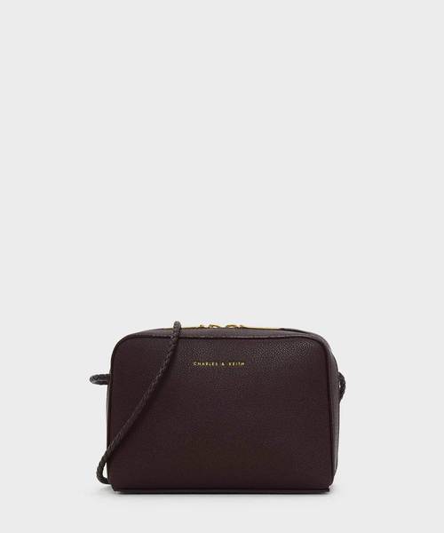 CHARLES & KEITH（チャールズ & キース）の「クラシックスモールクロスボディバッグ / CLASSIC SMALL CROSSBODY BAG（ショルダーバッグ・レディース・ダークグリーン/マスタード/ピンク系その他/プラム・S）」の3枚目の写真
