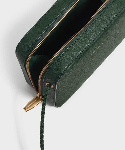 CHARLES & KEITH（チャールズ & キース）の「クラシックスモールクロスボディバッグ / CLASSIC SMALL