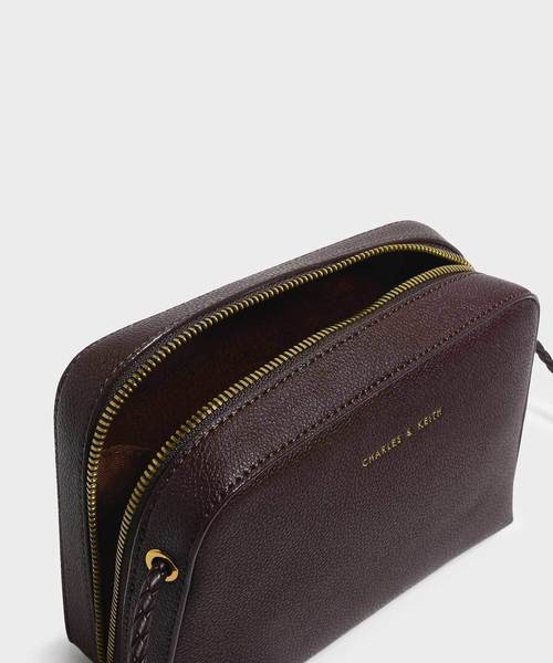 CHARLES & KEITH（チャールズ & キース）の「クラシックスモールクロスボディバッグ / CLASSIC SMALL CROSSBODY BAG（ショルダーバッグ・レディース・ダークグリーン/マスタード/ピンク系その他/プラム・S）」の10枚目の写真