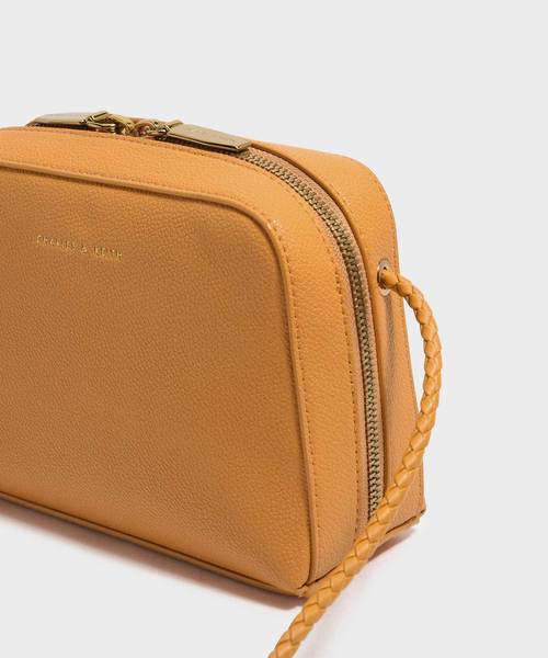 CHARLES & KEITH（チャールズ & キース）の「クラシックスモールクロスボディバッグ / CLASSIC SMALL CROSSBODY BAG（ショルダーバッグ・レディース・ダークグリーン/マスタード/ピンク系その他/プラム・S）」の11枚目の写真