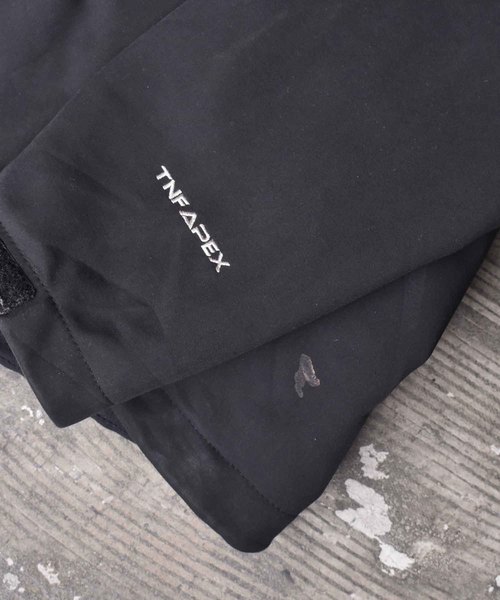 THE NORTH FACE（ザノースフェイス）の「【ヴィンテージ古着】THE NORTH FACE/ザ ノースフェイス ’APEX’ ソフトシェルジャケット（ジャージ・メンズ・ブラック・LARGE）」の4枚目の写真