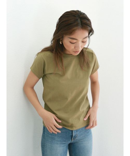 Ungrid(アングリッド)の「コンパクトTee(Tシャツ/カットソー・レディース・ブラック/レッド/オフホワイト/オリーブ・FREE)」の5枚目の写真