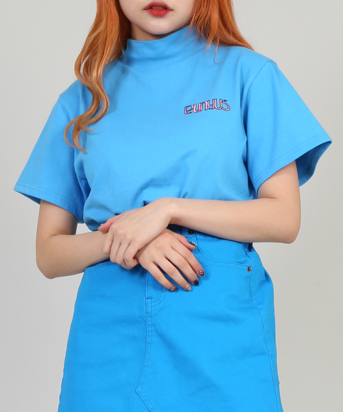 PUNYUS(プニュズ)の「カラーロゴハイネックTシャツ(Tシャツ/カットソー・レディース・ブラウン/ピンク/オレンジ/ブルー/グリーン・1/2/4/3)」の4枚目の写真