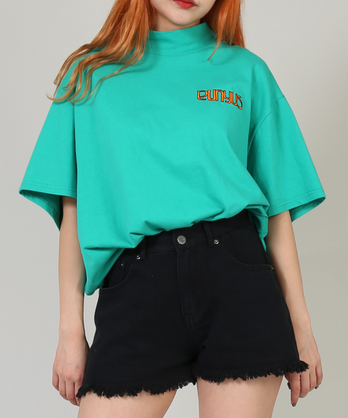 PUNYUS(プニュズ)の「カラーロゴハイネックTシャツ(Tシャツ/カットソー・レディース・ブラウン/ピンク/オレンジ/ブルー/グリーン・1/2/4/3)」の3枚目の写真