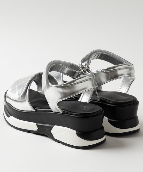 WEGO（ウィゴー）の「WEGO/厚底ベルトスポーツサンダル（サンダル・レディース・ホワイト/ブラック/シルバー・MEDIUM/LARGE）」の15枚目の写真