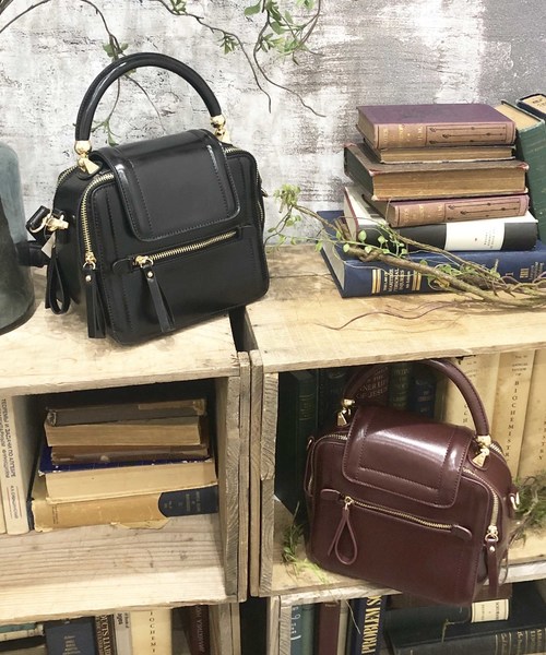 archives（アルシーヴ）の「スクエアZIP Bag（ショルダーバッグ・レディース・ブラック/ブラウン/レンガ・MEDIUM）」の3枚目の写真